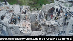 «Сьогодні рятувальники дістали з-під завалів багатоповерхівки у провулку Парковому тіла ще двох мешканців: 41-річного чоловіка та 65-річної жінки», – Вадим Лях