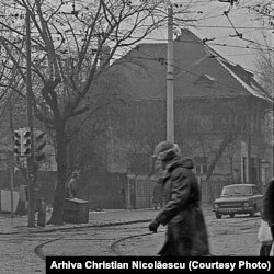 Casa familiei Nicolăescu înainte de demolarea din 1984.