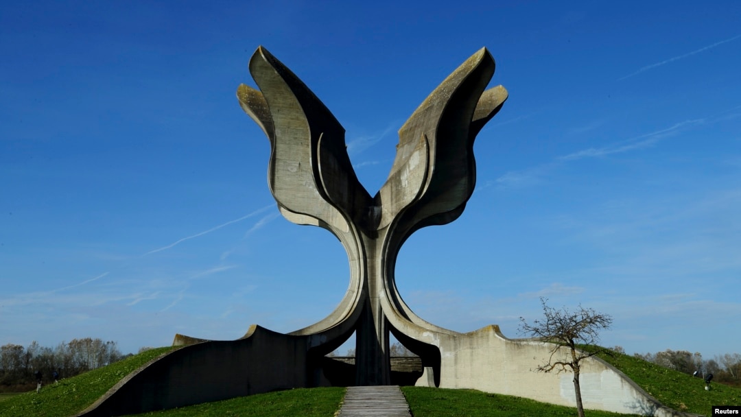 Spomenik Kameni cvijet u Jasenovcu koji je posvećen žrtvama stradalim u logoru Jasenovac u tadašnjoj Nezavisnoj Državi Hrvatskoj tokom Drugog svjetskog rata (foto arhiv)