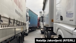 Для вантажівок заблокований рух через пункти пропуску «Сірет» та «Вікову-де-Сус». Фото ілюстративне 