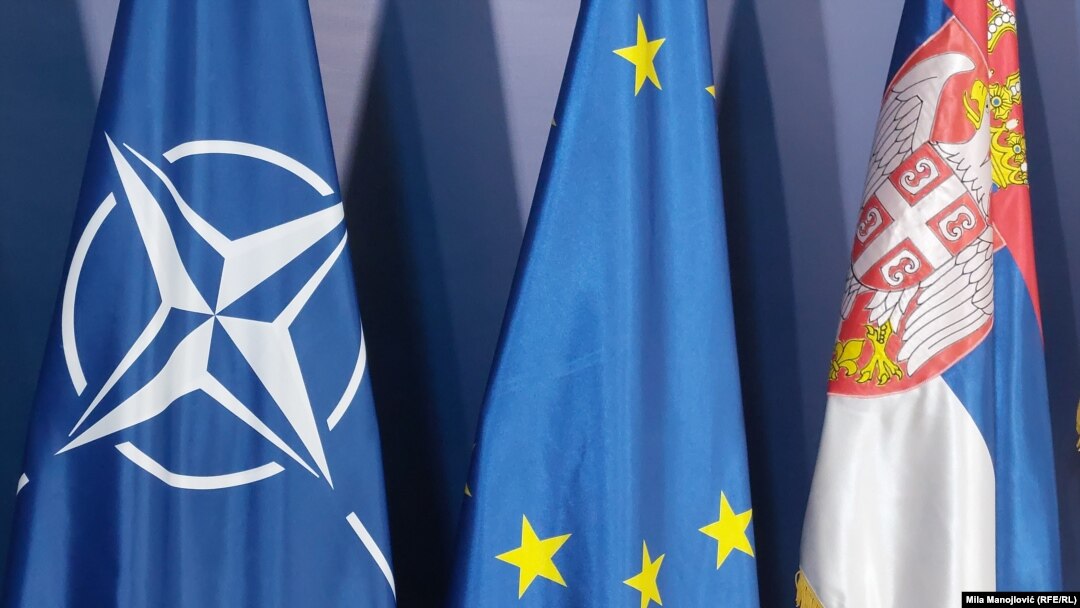 Ilustrativna fotografija, zastave NATO, Evropske unije i Srbije, Beograd, oktobar 2022. 