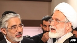 انتخابات رياست جمهورى ايران به دنبال مناظره‌هاى پر سر و صداى تلويزيونى ميرحسين موسوى و مهدى كروبى با محمود احمدى‌نژاد، رييس جمهورى اسلامى، به اوج هيجان خود رسيده است.