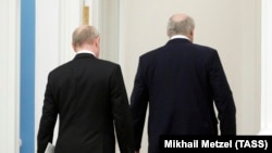 Путин менен Лукашенконун Кремлдеги жолугушууларынын биринде тартылган сүрөт.