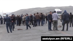 Armenia - Relatives of Armenian POWs block a roads in Shirak province, April 9, 2021