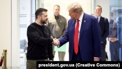 Ukrainanyň prezidenti Wolodymyr Zelenski ABŞ-nyň prezidenti Donald Tramp bilen Nýu-Ýorkda duşuşýar. Sentýabr, 2024 ý. 