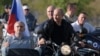 Путін за кермом, Аксенов у колясці. Президент Росії на байк-шоу в анексованому Севастополі (відео)