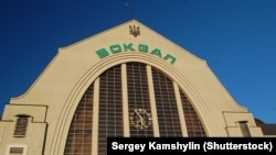 Правоохоронці перекрили входи до Центрального та Південного вокзалів