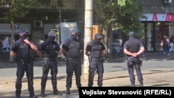 Pripadnici policije ispred Pravnog fakulteta u Beogradu, 1. jul 2025.