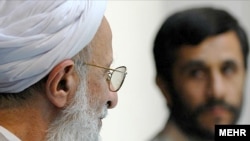 از محمد تقی مصباح یزدی به عنوان «پدر معنوی» دولت محمود احمدی نژاد نام برده می شود.