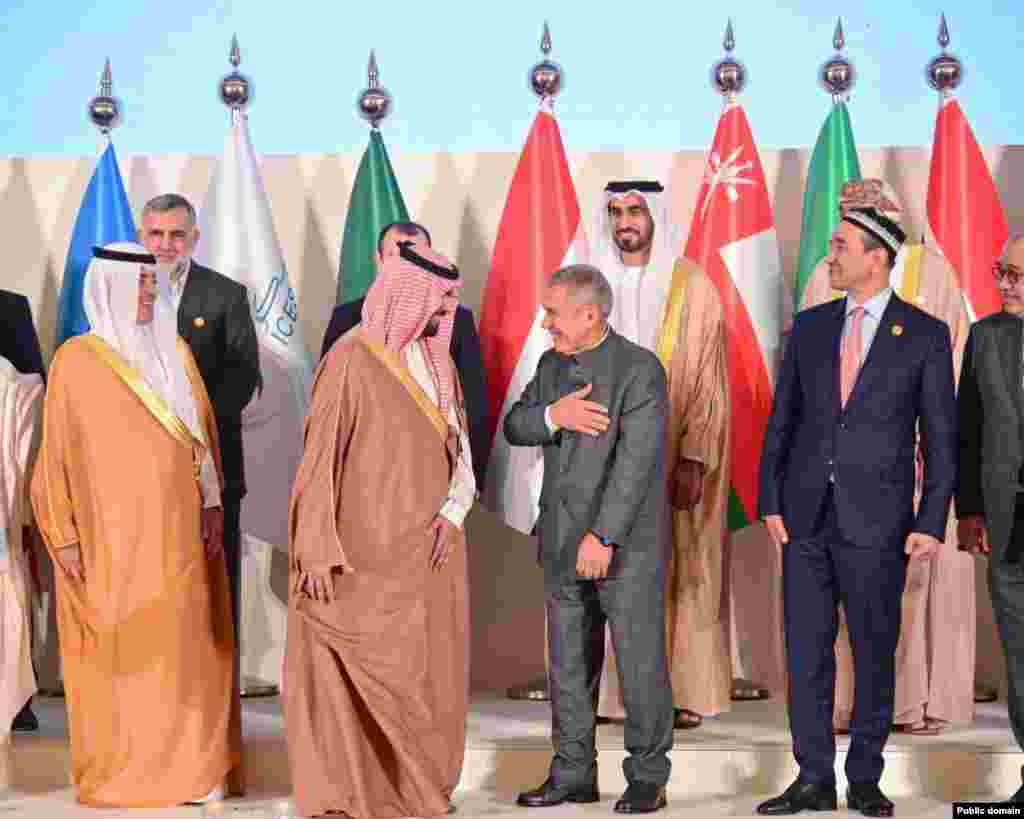 Татарстан президенты Рөстәм Миңнеханов Согуд Гарәбстанының Җиддә шәһәрендә узучы XIII Ислам дөньясы мәдәнияте министрлары конференциясендә катнашты. 2026 елда Казан Ислам дөньясының мәдәни башкаласы булачак. Әлеге карарны Җиддәдә Ислам хезмәттәшлеге оешмасы илләренең мәдәният министрлары кабул иткән. &nbsp; 