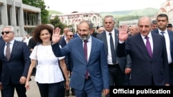 Nagorno-Karabakh - Armenian Prime Minister Nikol Pashinian (C) visits Stepanakert, 9 May 2018.