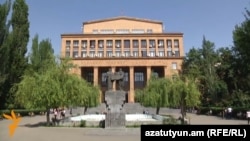 Главный корпус ЕГУ в Ереване