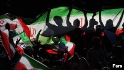  خیل بزرگ طرفداران فوتبال در ایران در انتظار بازی‌های سرنوشت‌ساز پی روی تیم ملی هستند (عکس: هوادارن تیم ملی فوتبال)