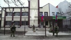 Ռուս զինվորականները Դոնեցկում և Լուգանսկում Ռուսաստանի դրոշը տեղադրում են վարչական շենքերի վրա
