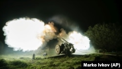 UKRAINE – Ukrainian servicemen fire from a 122mm artillery cannon towards Russian positions in Kherson region, October 27, 2024