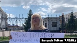 Гражданская активистка Санавар Закирова на акции протеста в Астане. 2021 год