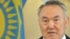 Новоизбранный президент Нурсултан Назарбаев во время принятия присяги в 1991 году.