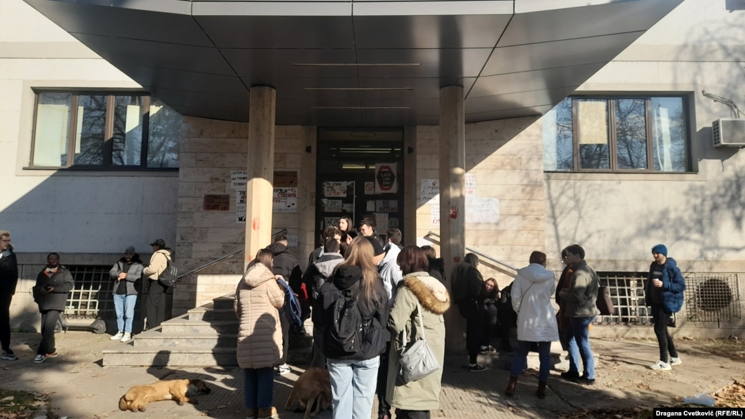 Studenti ispred zgrade Medicinskog fakulteta u Nišu, 14. januar 2025.