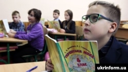 Урока украинского языка в общеобразовательной школе Украины. Архивное фото