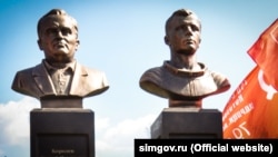 Пам'ятники Сергію Корольову та Юрію Гагаріну в Сімферополі