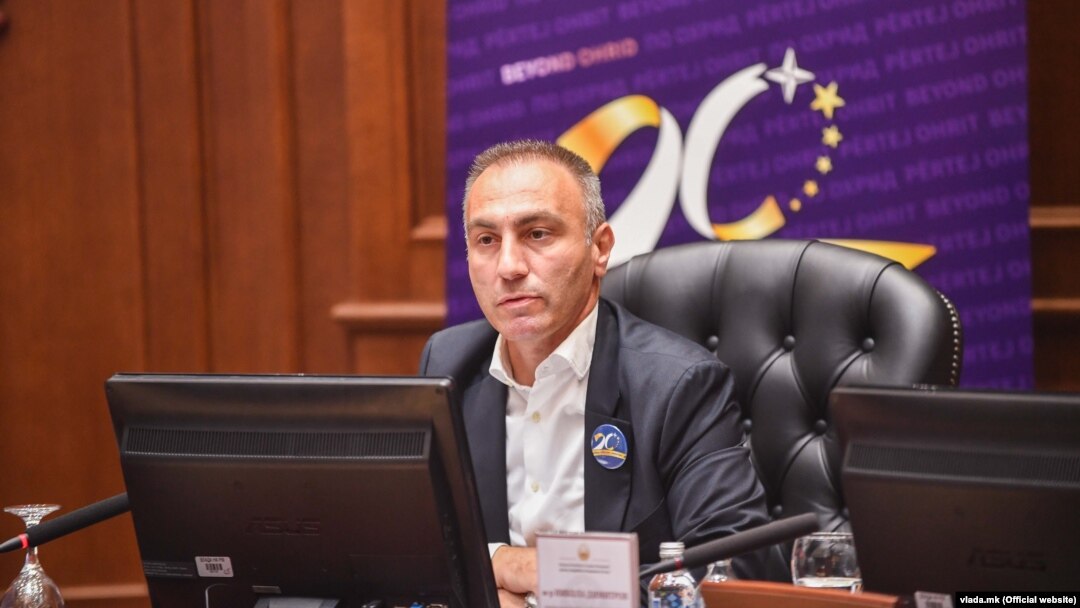 Вицепремиерот Артан Груби. 