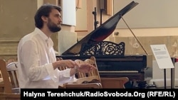 Тарас Яценко, диригент, співак, художній керівник хору «Гомін»