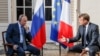 Зліва направо: президент Росії Володимир Путін і президент Франції Еманнюель Макрон, 19 серпня 2019 року