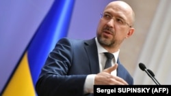 Шмигаль: треба розуміти, які країни також відновлять авіасполучення