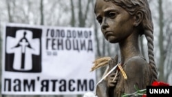 Holodomor, velika glad 1932-33. uzrokovana je politikom sovjetske vlade u Ukrajini. Foto: Skulptura ispred Muzeja Holodomora u Kijevu.