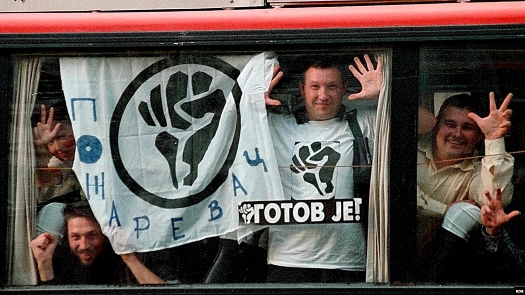 Pripadnici 'Otpora', protest u Beogradu 2000. godine.