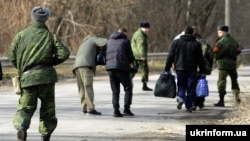 Иллюстрационное фото. Участники обмена пленными, Счастье, Луганская область, 26 февраля 2016 года