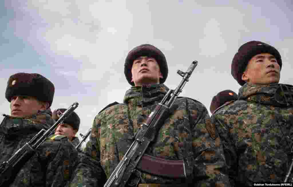 Кыргызстан өзүнүн Куралдуу күчтөрүн 1992-жылы түзгөн. 