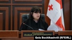 ადვოკატების შუამდგომლობა კამერების დაშვებაზე „სრულიად დაუსაბუთებელია“, - განაცხადა მოსამართლე თამარ მჭედლიშვილმა.