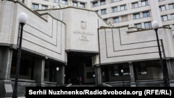 1 лютого 2021 року голова НАЗК склав 2 адміністративні протоколи щодо суддів КСУ Ігоря Сліденка та Ірини Завгородньої